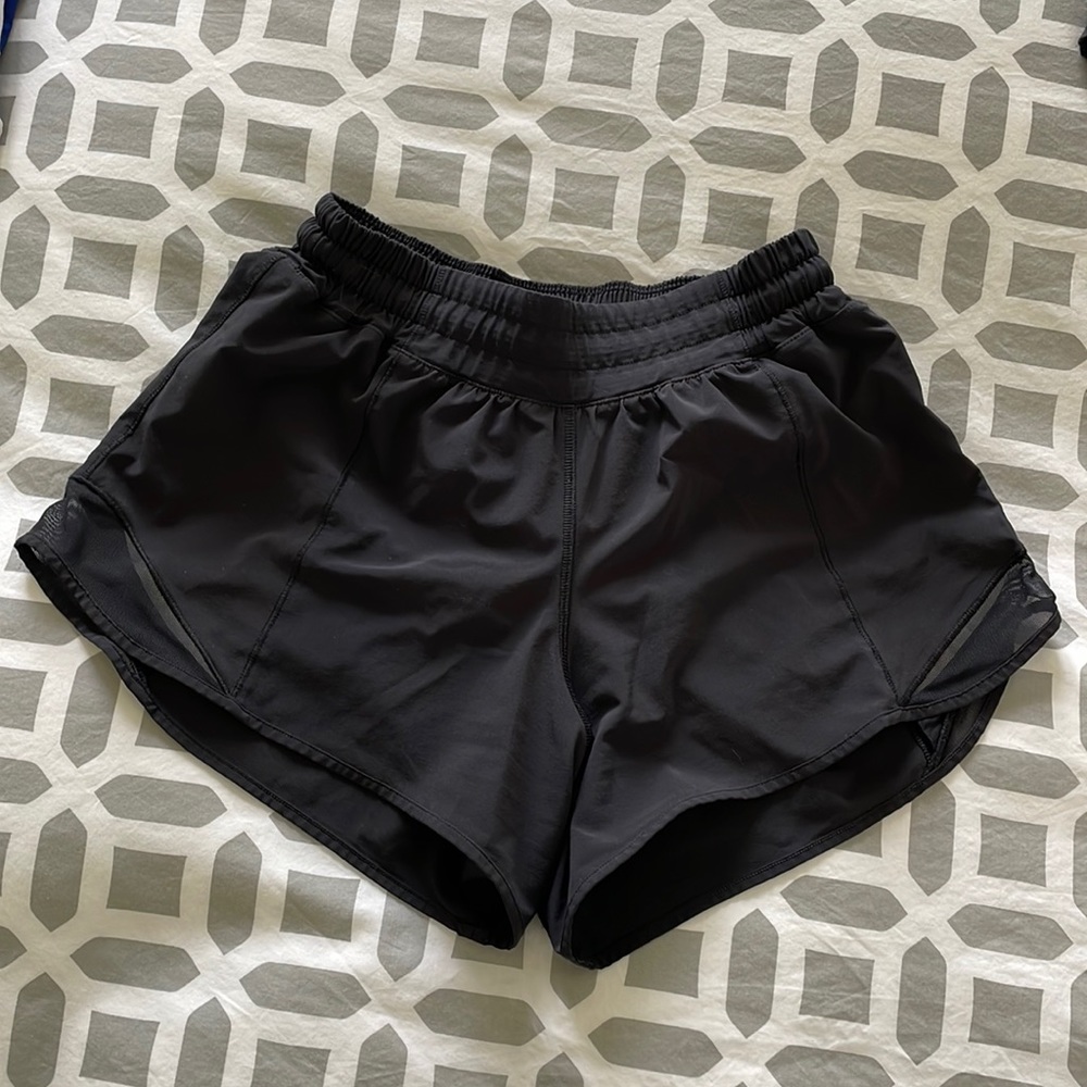 Lululemon Hotty Hot shorts 2.5”